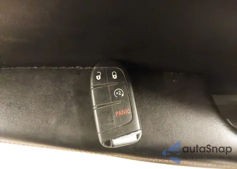 2019 Jeep Compass Latitude 4X4 z USA, uszkodzony, nr VIN 3C4NJDBB3KT593867